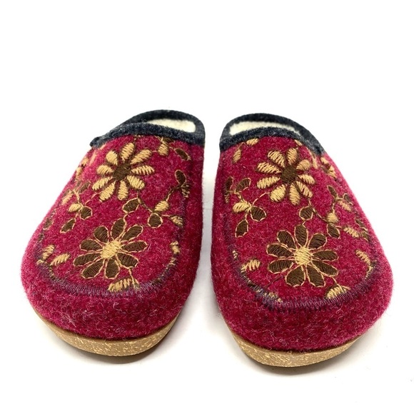 Taos Woolderness 2 Cranberry Wool Clog - Picture 5 of 8